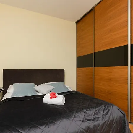 Srodmiescie With Balcony By Renters Apartment *