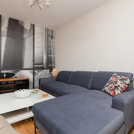 Srodmiescie With Balcony By Renters Apartment Warsaw