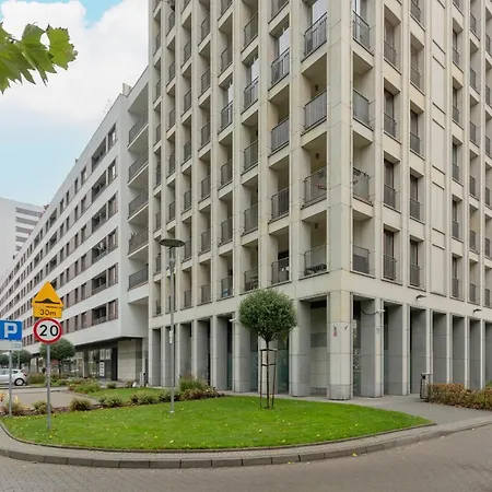 Srodmiescie With Balcony By Renters Lägenhet Warszawa